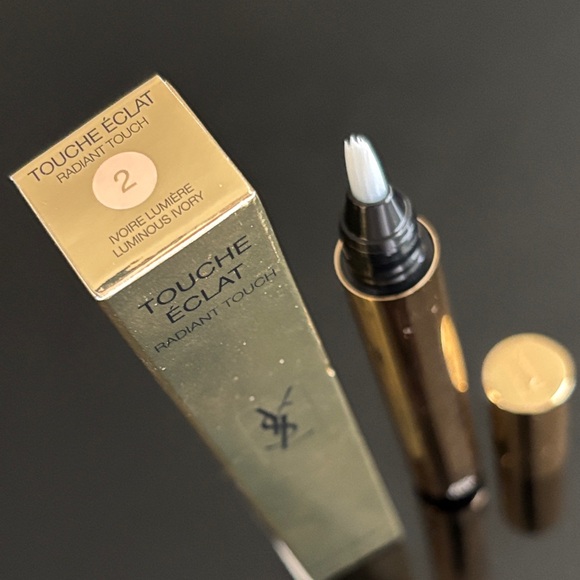 ✨Yves Saint Laurent Radiant Touch Illuminator & Corrector Luminous Ivory #2✨ - Picture 3 of 6